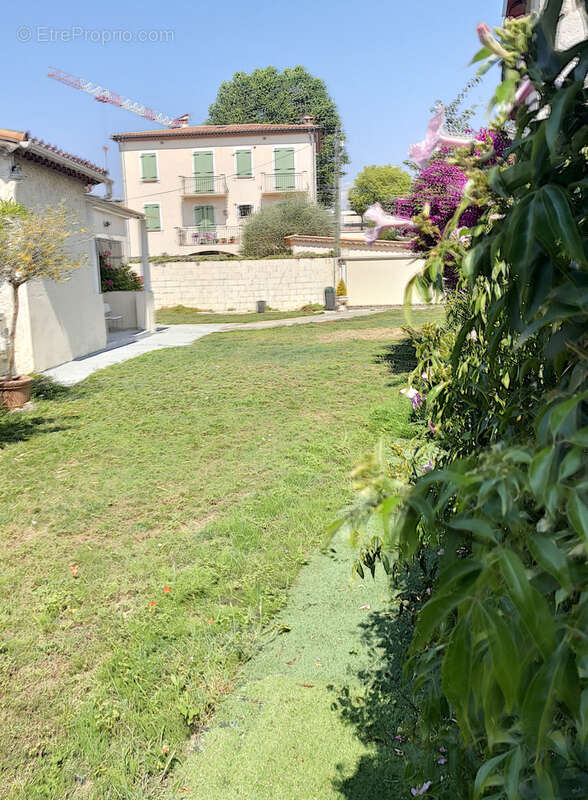 Cagnes centre ville maison 3p et jardin de 522m2 plat - photo 4