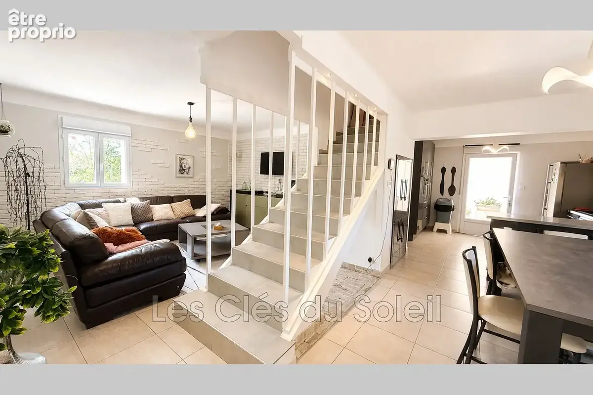Maison 147 m² à Camps-La-Source  - photo 7