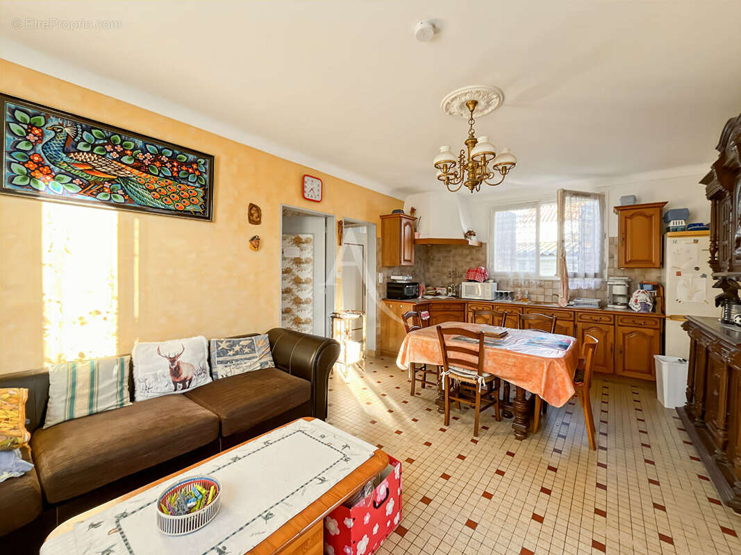 Maison T3 avec garage de 40 m² à seulement 250 mètres du Super U - photo 5