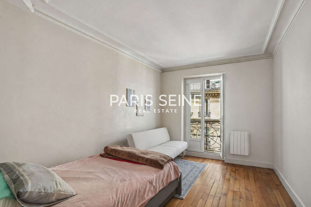 Appartement à PARIS-14E