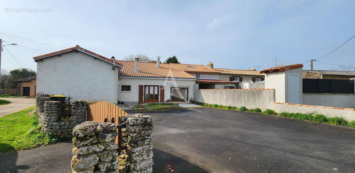 Maison à VIVONNE