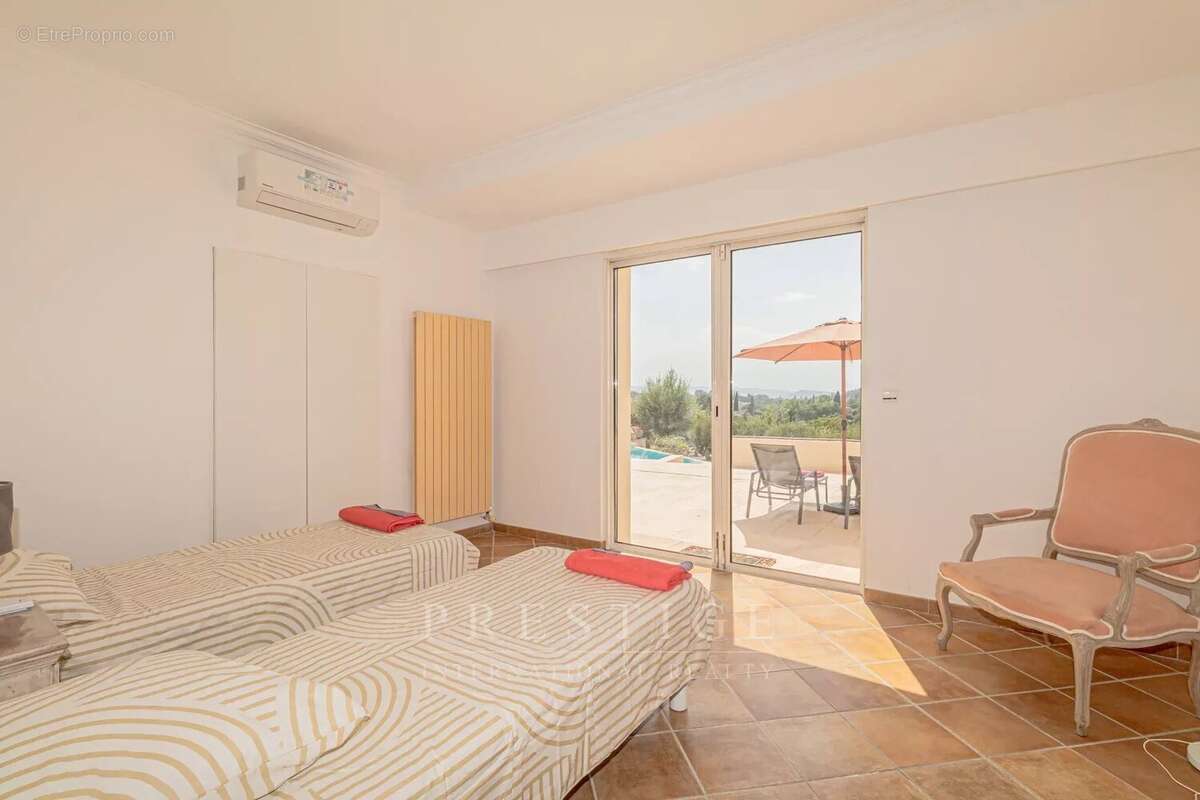 Chateauneuf de grasse, villa florentine 365m² garage, piscine, terrain 4000m² - photo 25