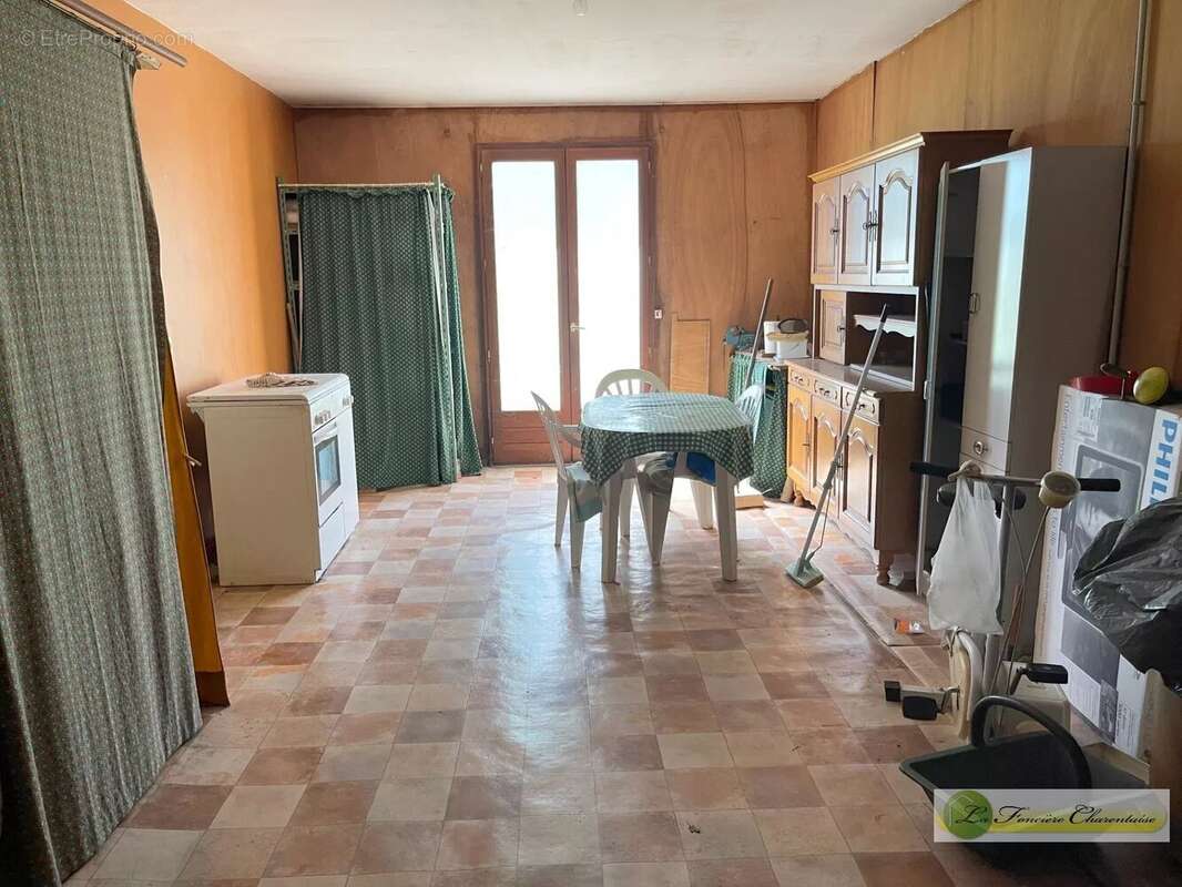 Maison à AIGRE