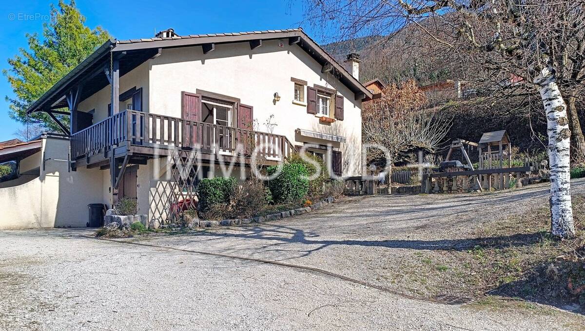 Maison à SAINT-GEORGES-DE-COMMIERS