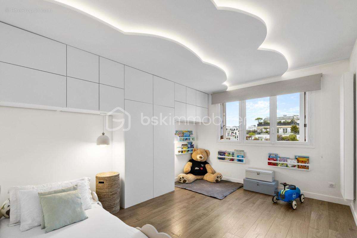 Appartement à COURBEVOIE