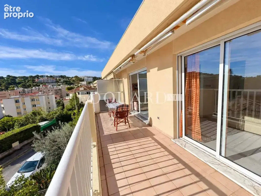 En exclusivité deux pièces en dernier étage avec spacieuse terrasse, cave et parking, à quelques pas des plages - photo 16