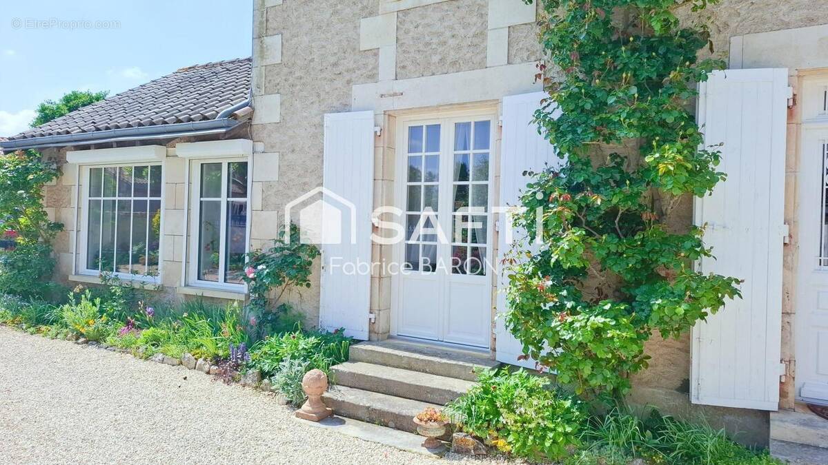 Photo 1 - Maison à LINIERS