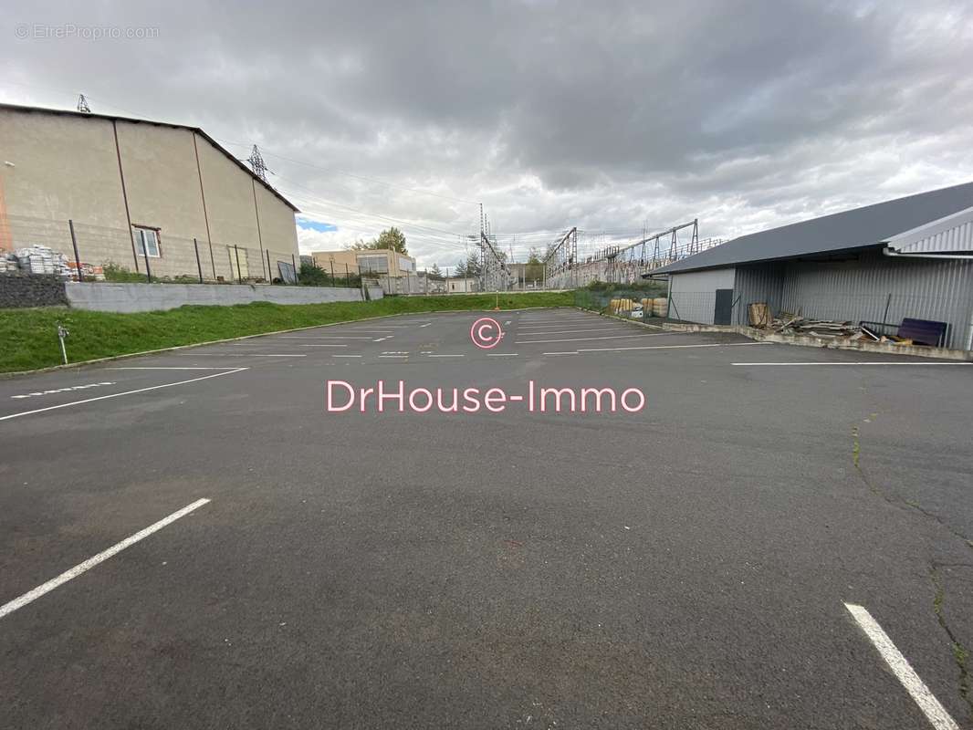 Commerce à BRIVES-CHARENSAC