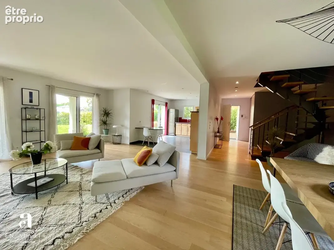 Chaponost -  maison de 200 m2 sur un  terrain de 1500m2 avec vue et  piscine - photo 4
