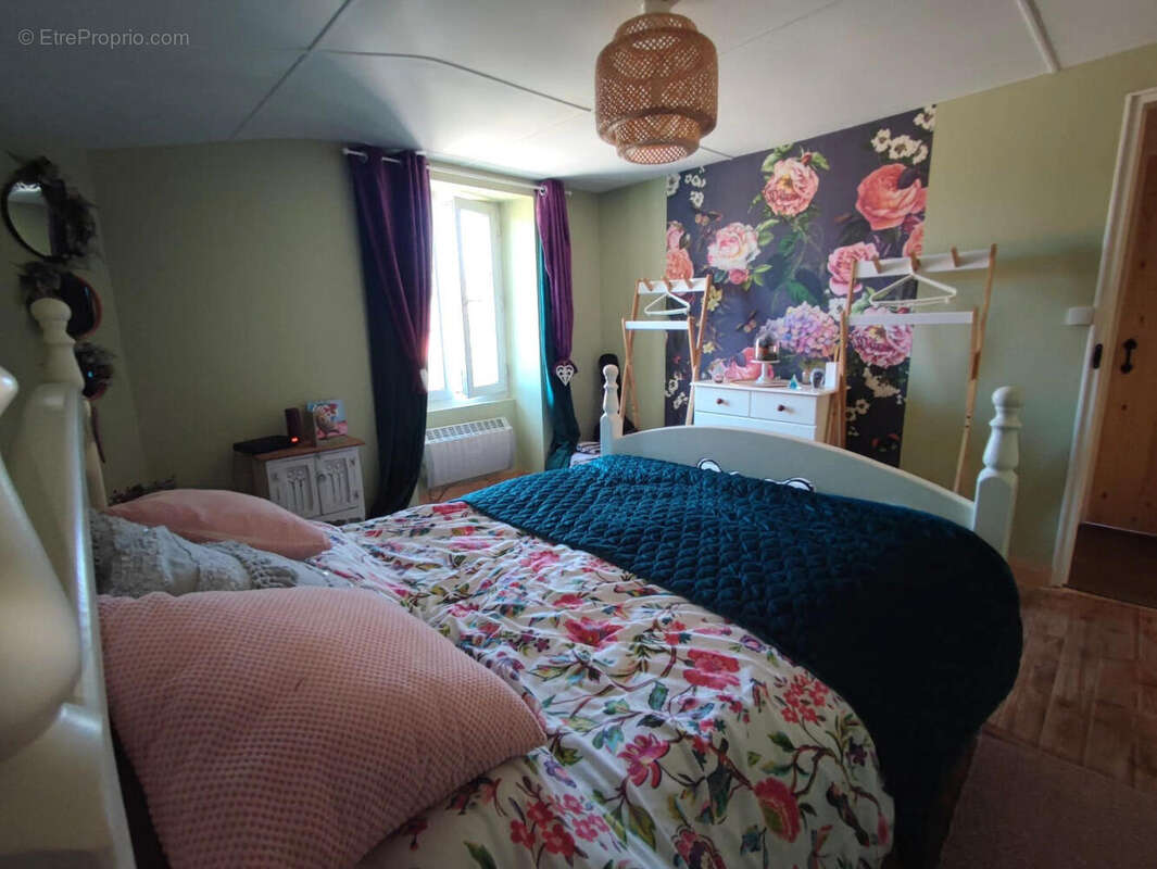 Charmante Maison, Jardin Paysager Style Méditerranéen, 4 Chambres, 2 Salles de Bains, Magasins Proche, Nieuil, Charente - photo 19