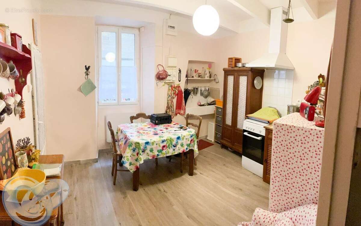 Maison à REVEST-DU-BION