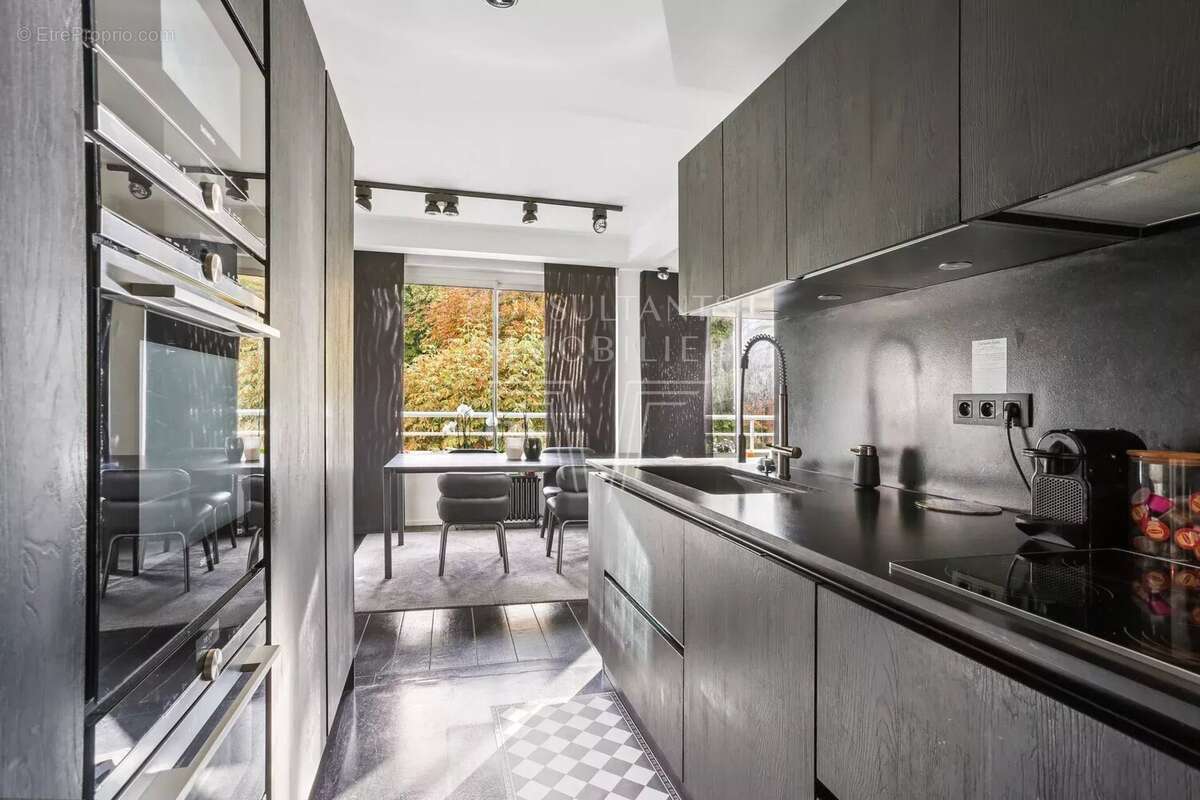 Appartement à NEUILLY-SUR-SEINE