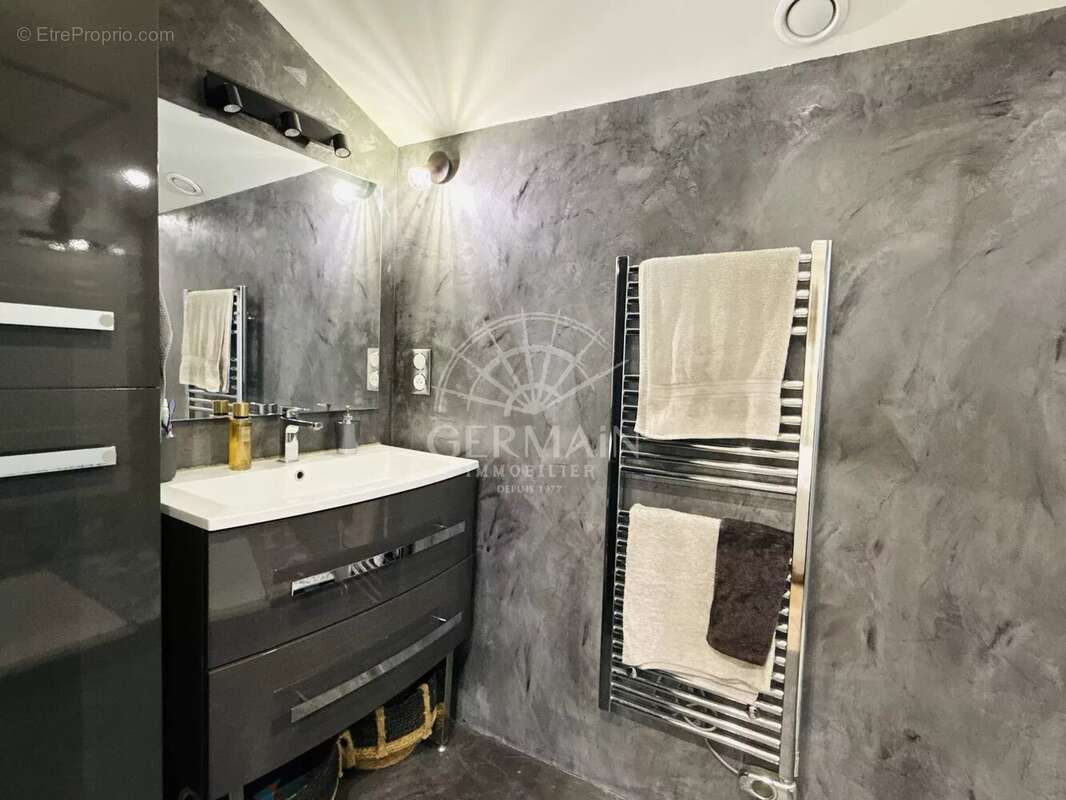 Maison à L'ISLE-SUR-LA-SORGUE