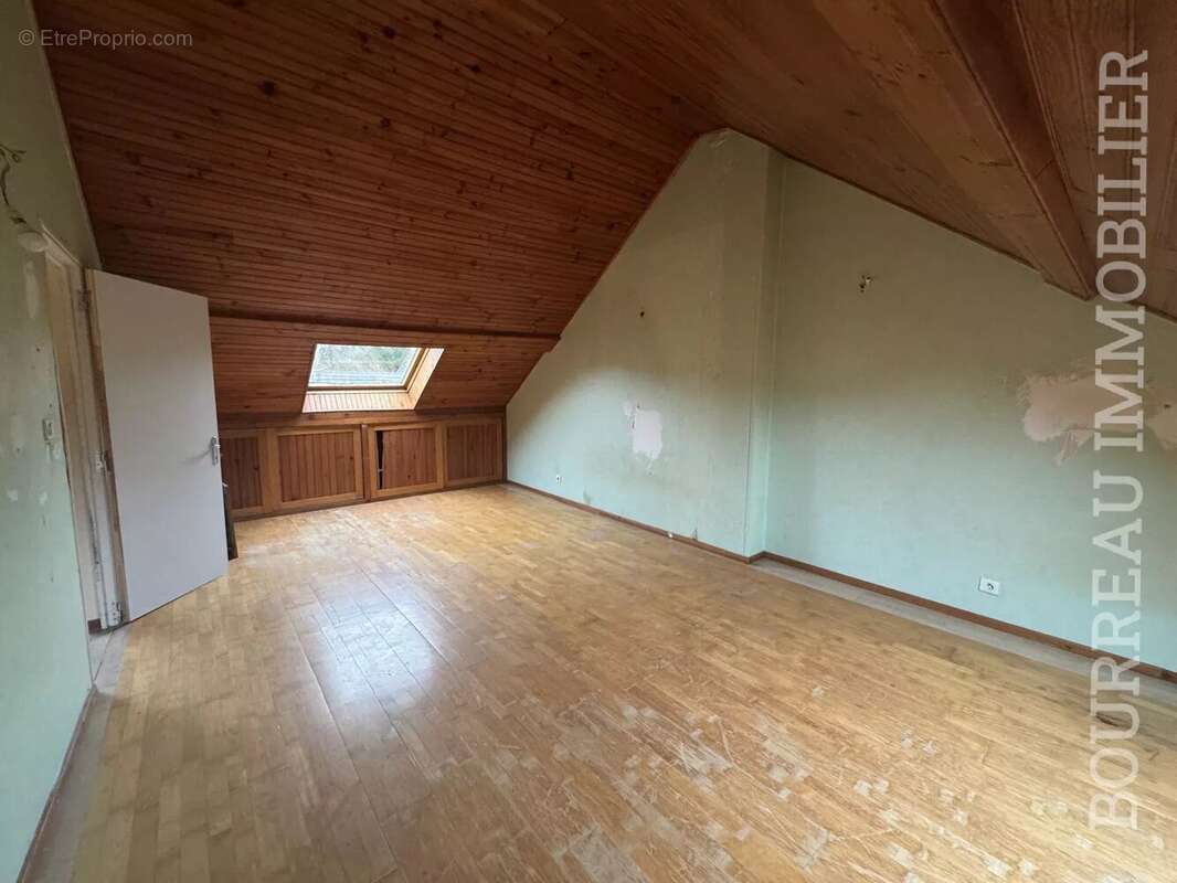 Maison à LA CELLE-SAINT-CYR