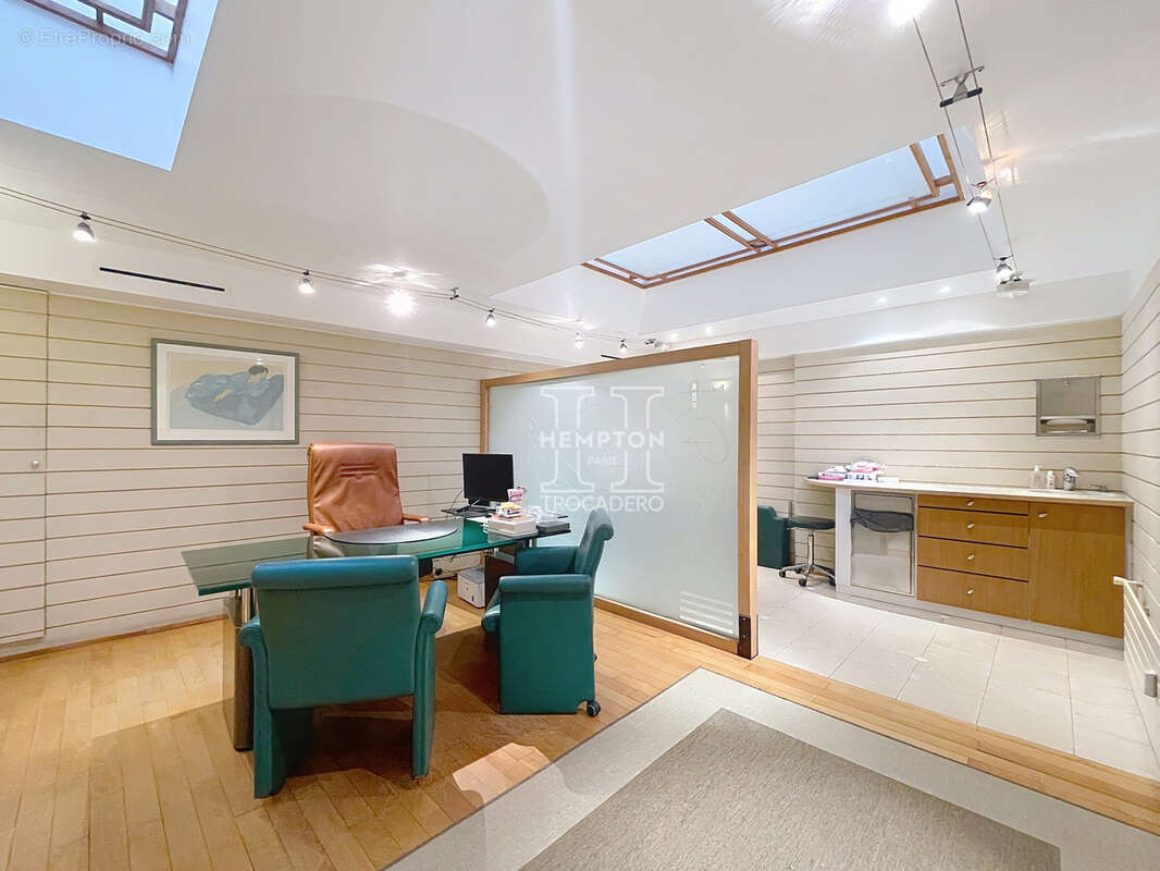 Commerce à PARIS-16E