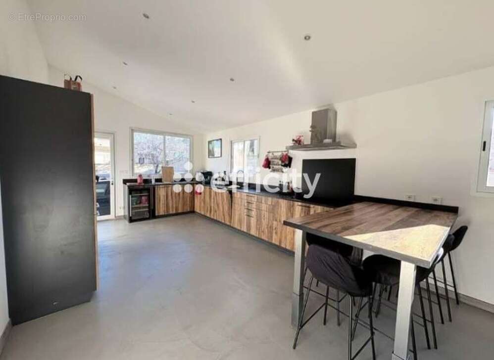 Maison 230 m² à Martigues  - photo 9