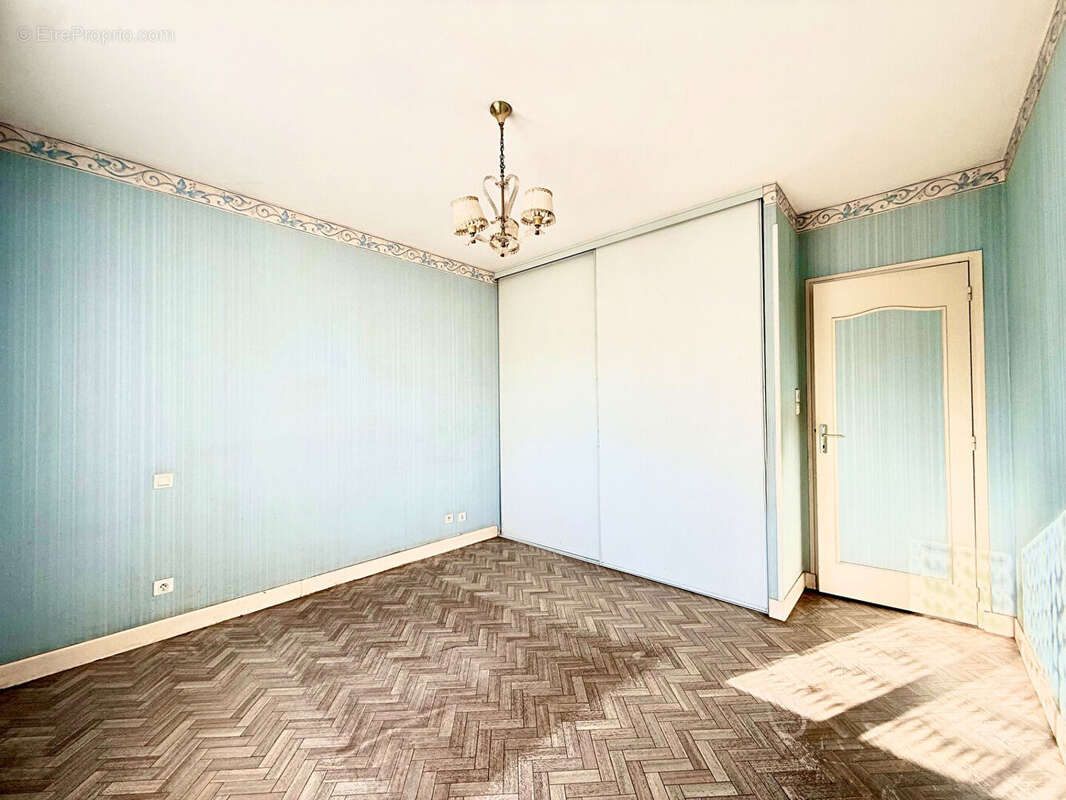 Malemort, maison 5 pièces 3 chambres 105m2 avec distribution de plain-pied sur 562m2 de terrain ! - photo 11