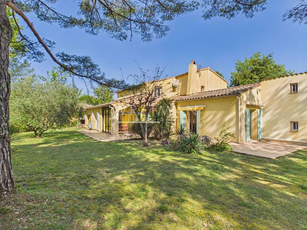 Maison à CALLIAN