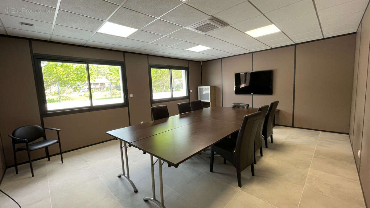 Commerce à LAVEYRON