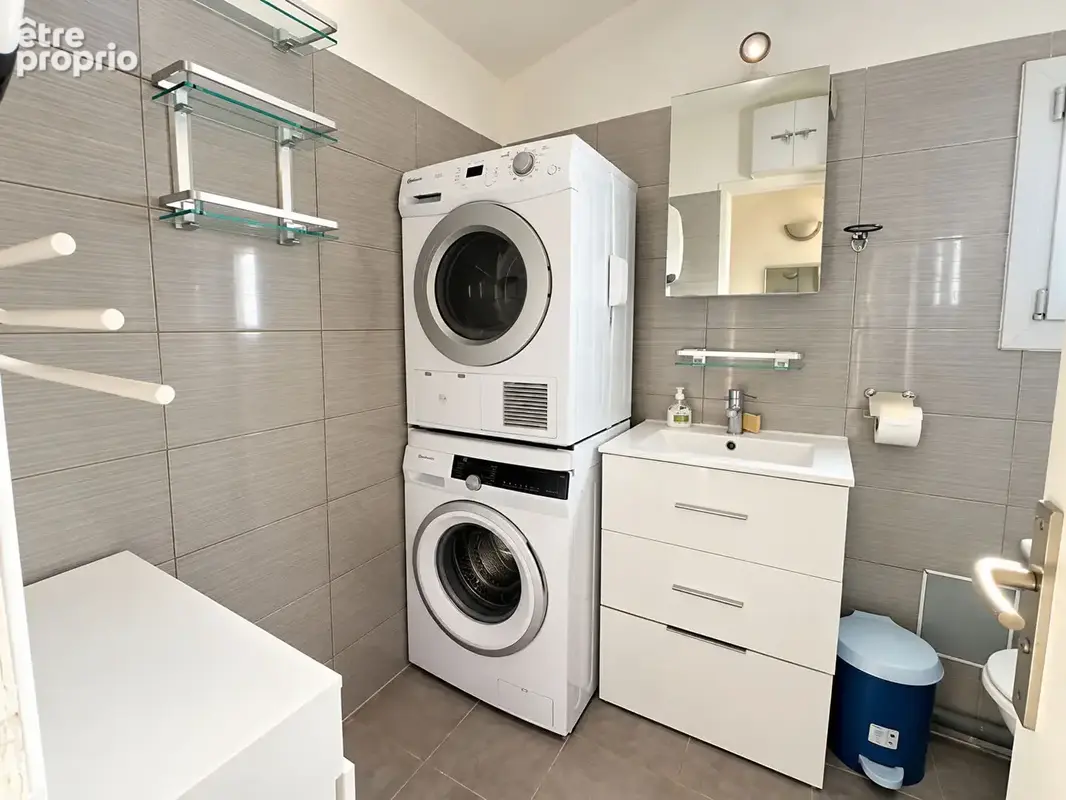 **Exclusivité **Plage & Bord De Mer * *Appartement 3 pièces au dernier étage + Cellier ** (83430) SAINT MANDRIER SUR MER ** - photo 5