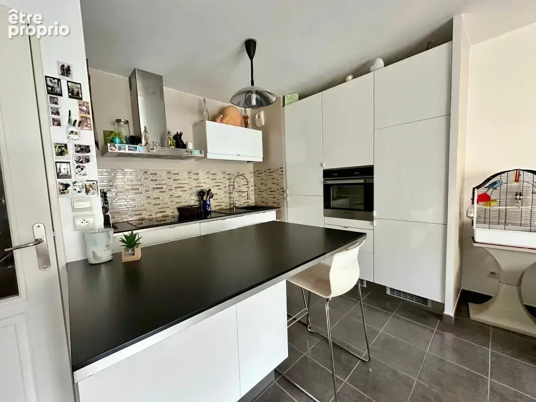 Appartement T3 Lumineux avec Terrasse & Garage – Saint-Priest (Le Village) - photo 2