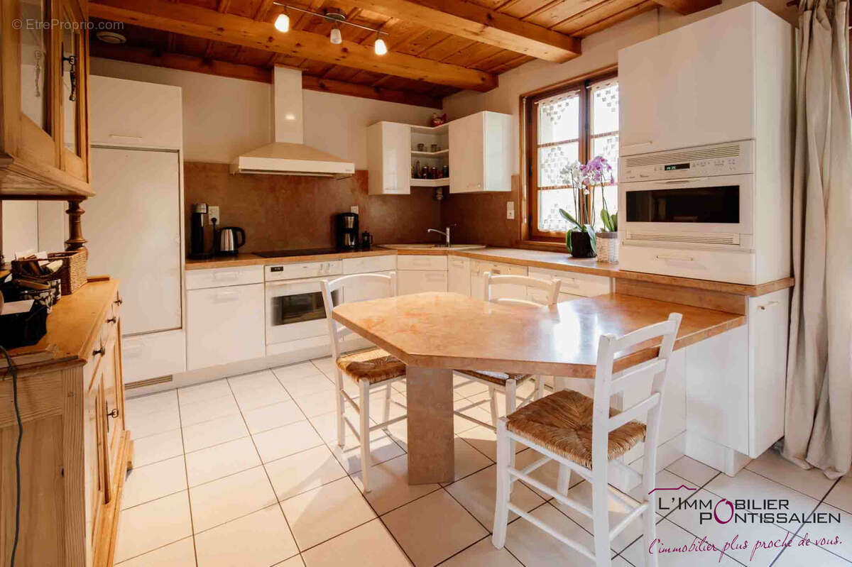 Maison à MAISONS-DU-BOIS-LIEVREMONT