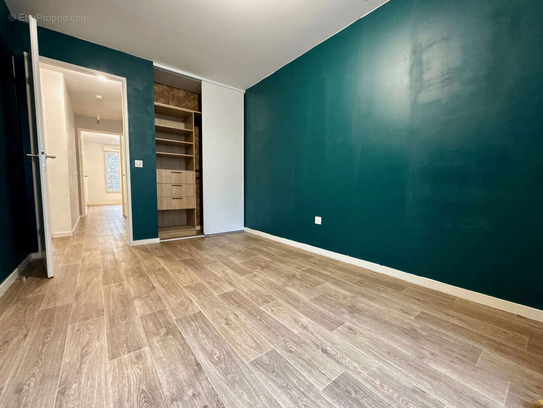 Superbe appartement 4 pièces récent avec un balcon sur parc , futur métro l16 - photo 8