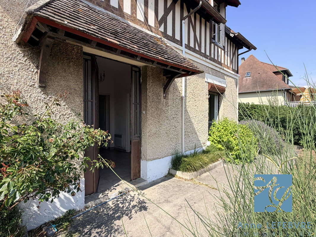 Centre à pied de cette maison de 5 pièces avec garage et jardin - photo 7