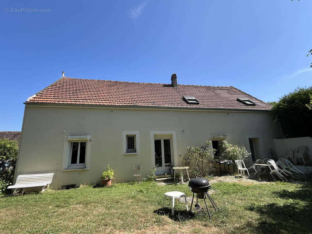 Maison à LA CHAPELLE-LA-REINE