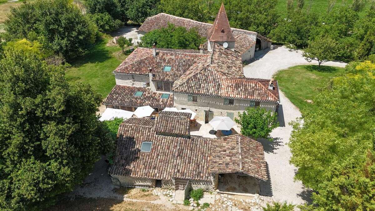 Maison à CASTELNAU-MONTRATIER