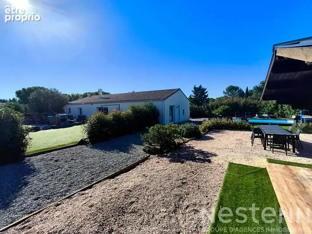 Villa de plain-pied de 158 m² avec studio, piscine et 1,5 hectare de terrain - photo 2