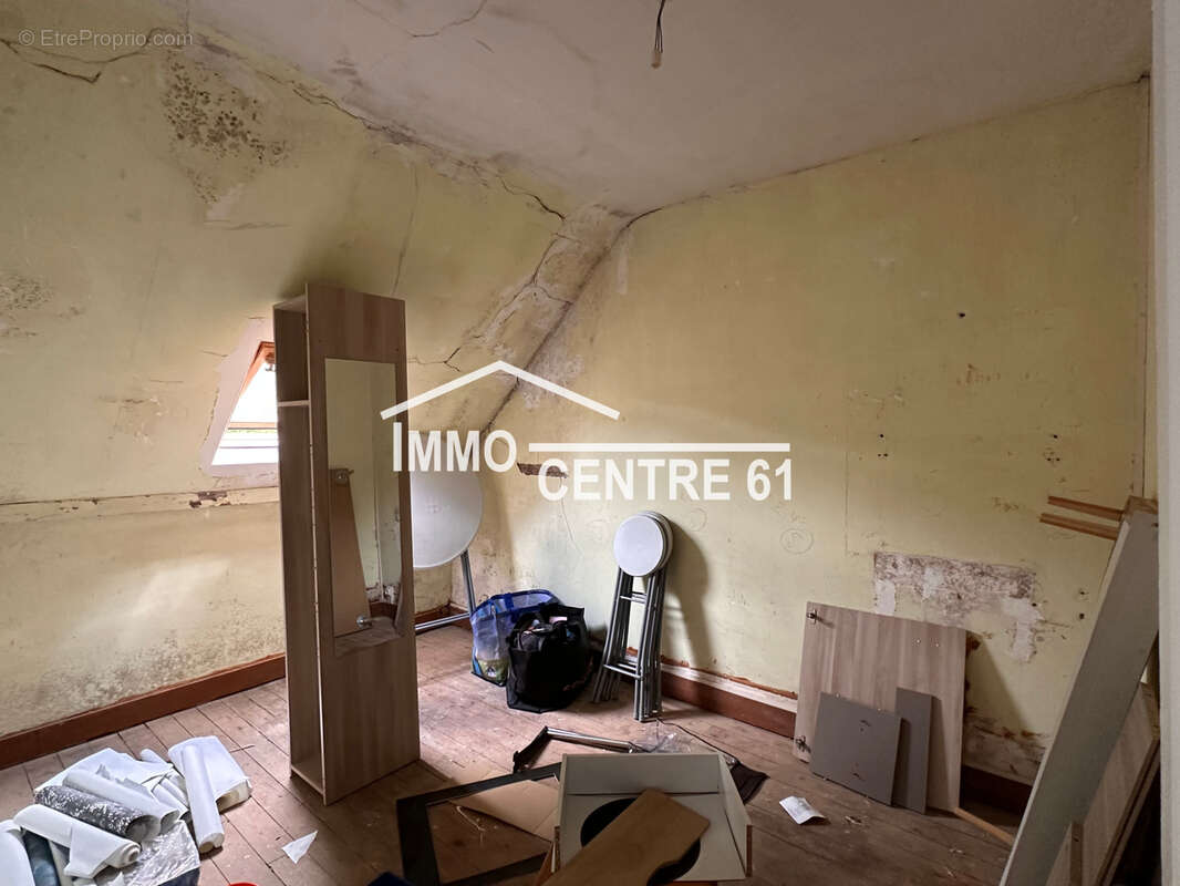 Immeuble comprenant Commerce + habitation Type T5 - photo 11