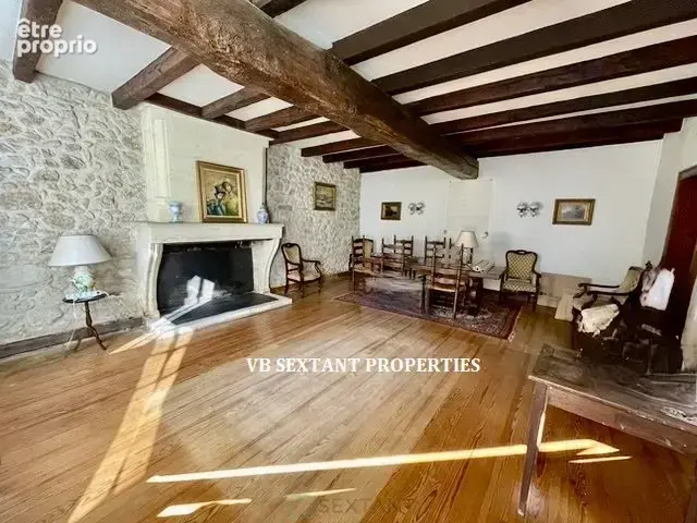 Près de Sauveterre-de-Guyenne, dotée d'un magnifique parc, charmante maison de village en  pierre et moellon avec dépendances. - photo 3