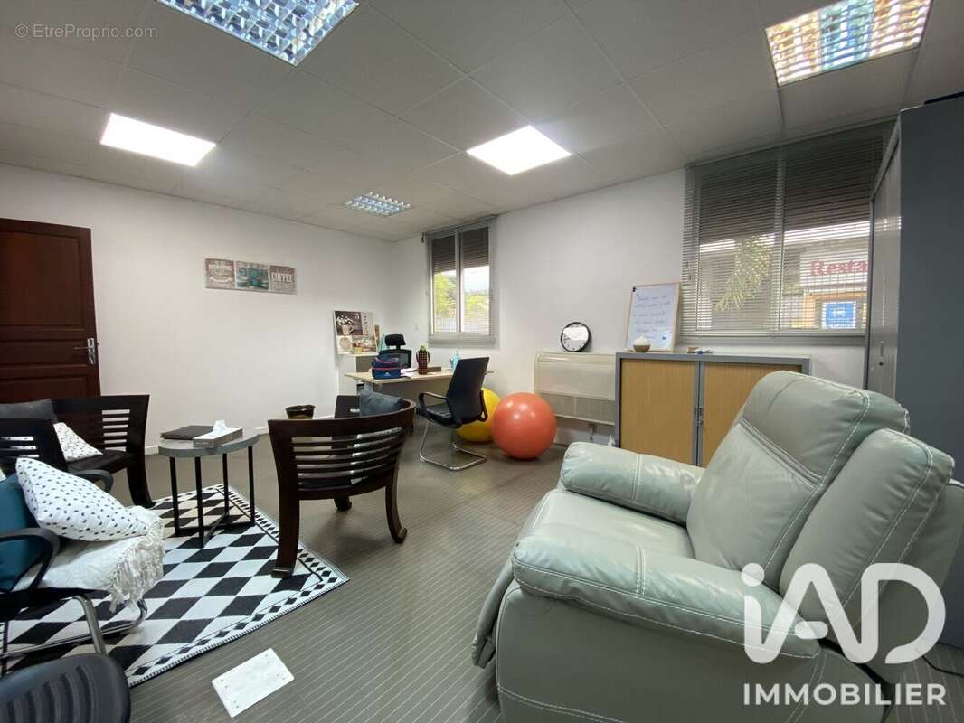 Commerce 101 m² à La Possession  - photo 2