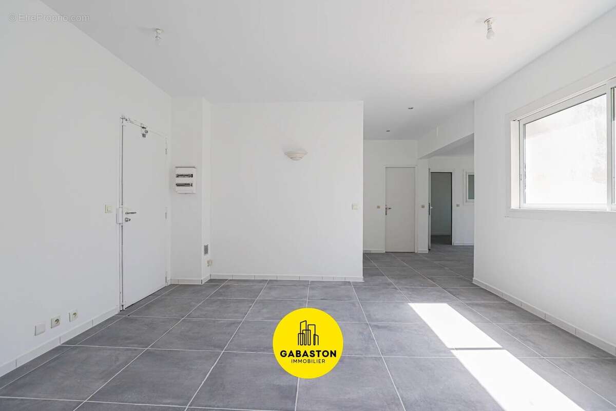 Commerce 63 m² à Marseille-7e  - photo 5