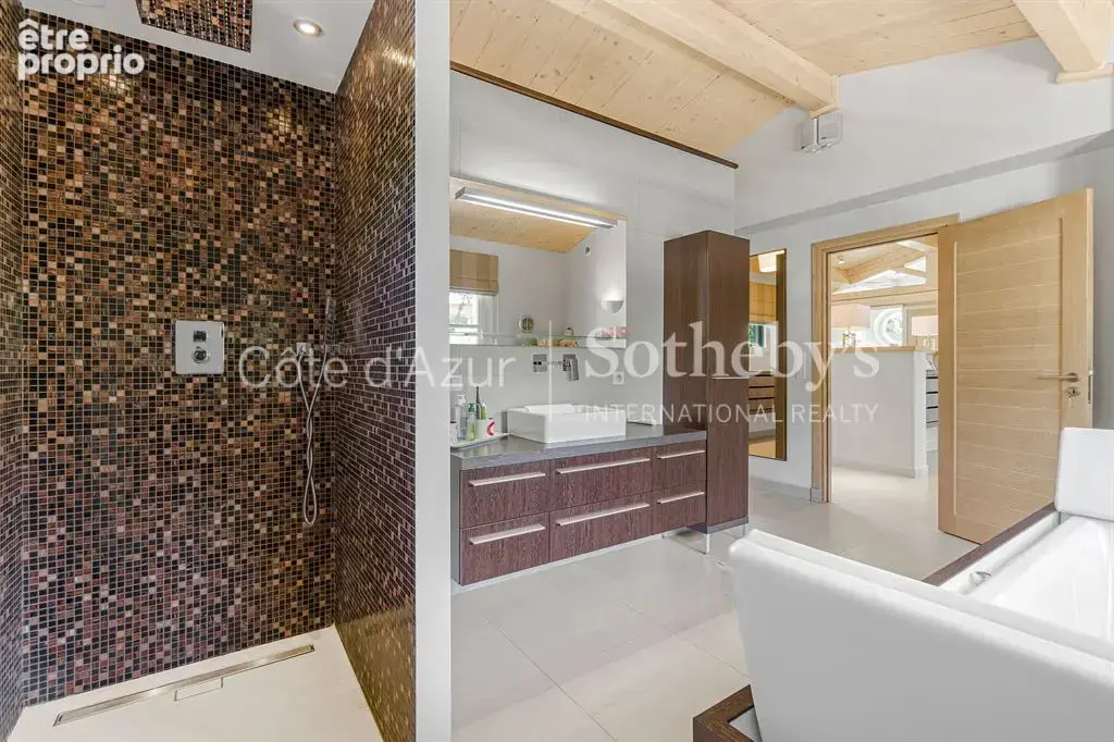 Tourrettes, villa avec piscine à débordement dans le domaine de Terre Blanche - photo 17