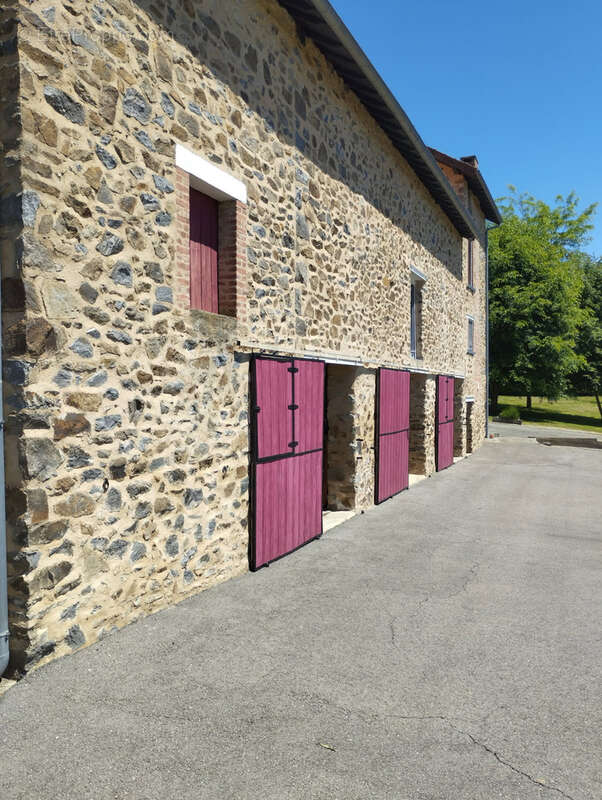 Maison à SAINT-LEONARD-DE-NOBLAT