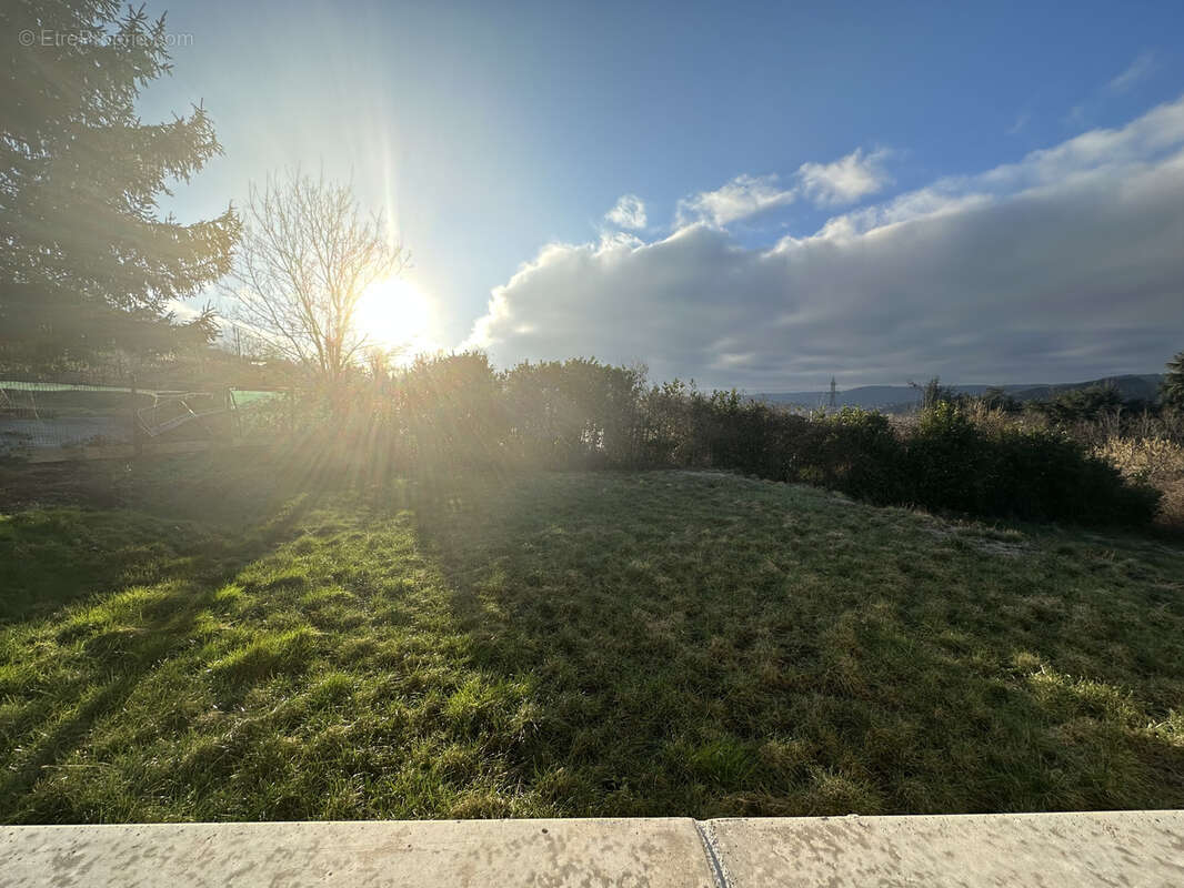 Maison à LE CHAMBON-FEUGEROLLES