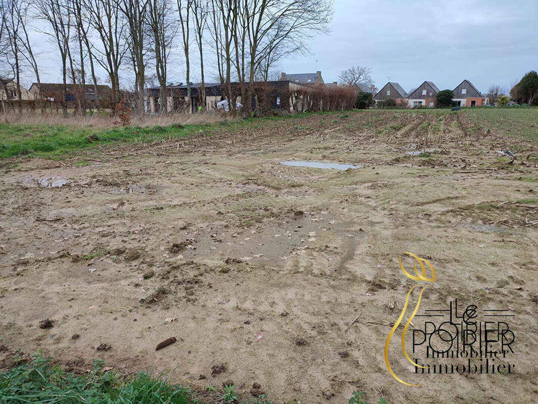 Terrain à SAINT-TRIMOEL
