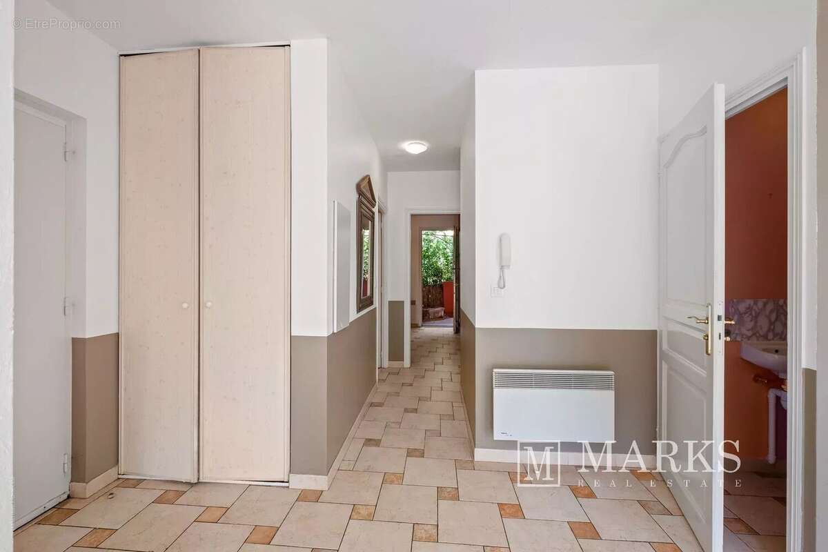 Appartement de 2 chambres avec terrasse, jardin et garage - photo 8