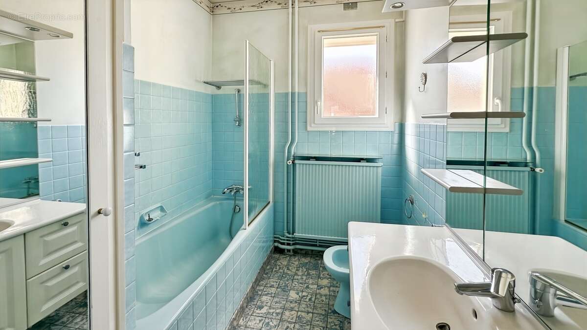BERGERAC – Maison familiale de 174 m² avec garage, terrain 390 m² - photo 12