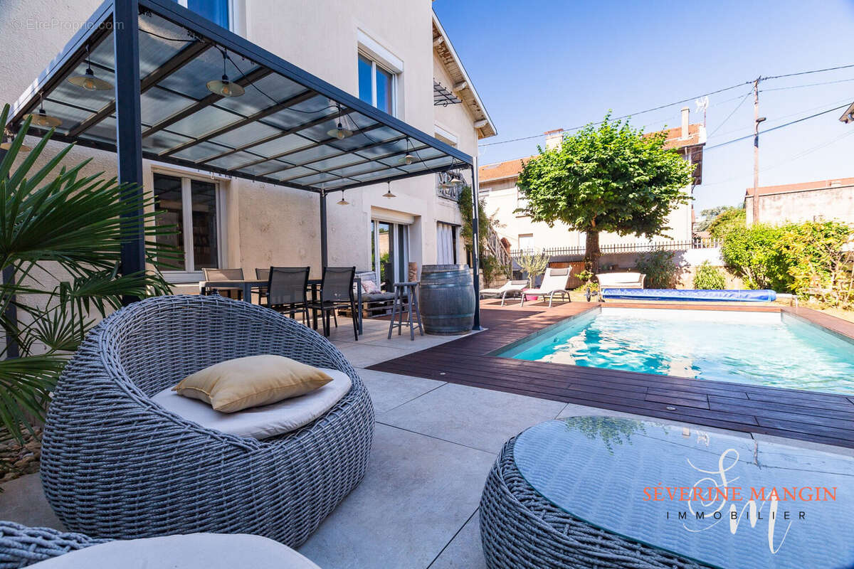 Maison 188 m² à Romans-Sur-Isere  - photo 2
