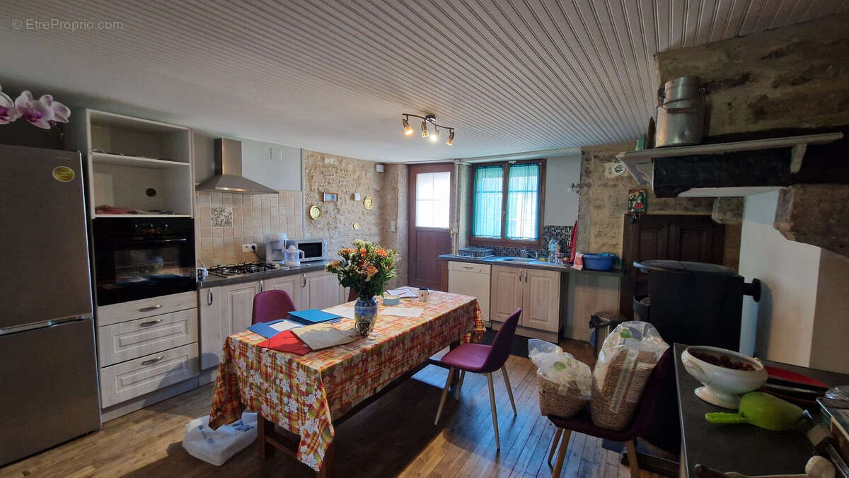 Maison à MONTIGNY-SUR-AUBE