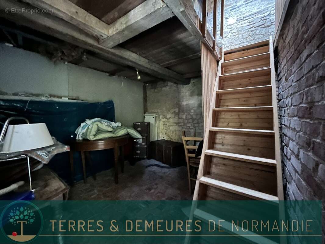 Maison à SAINT-PIERRE-SUR-DIVES