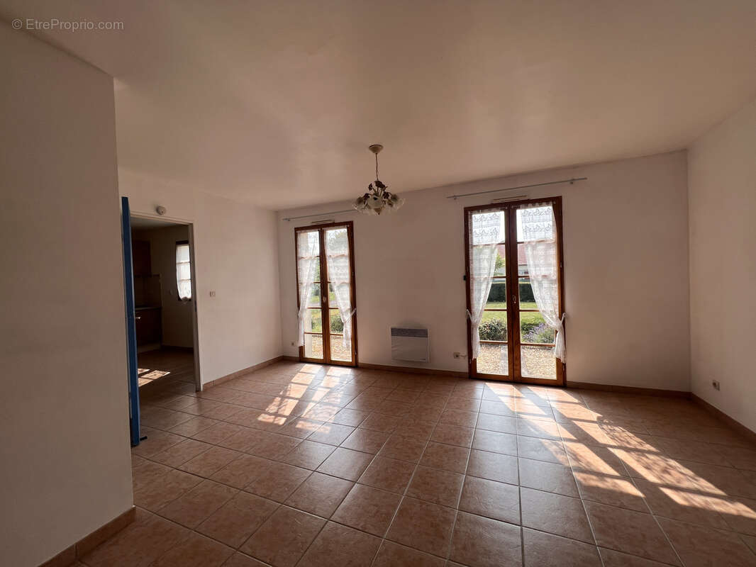 Maison à EGREVILLE