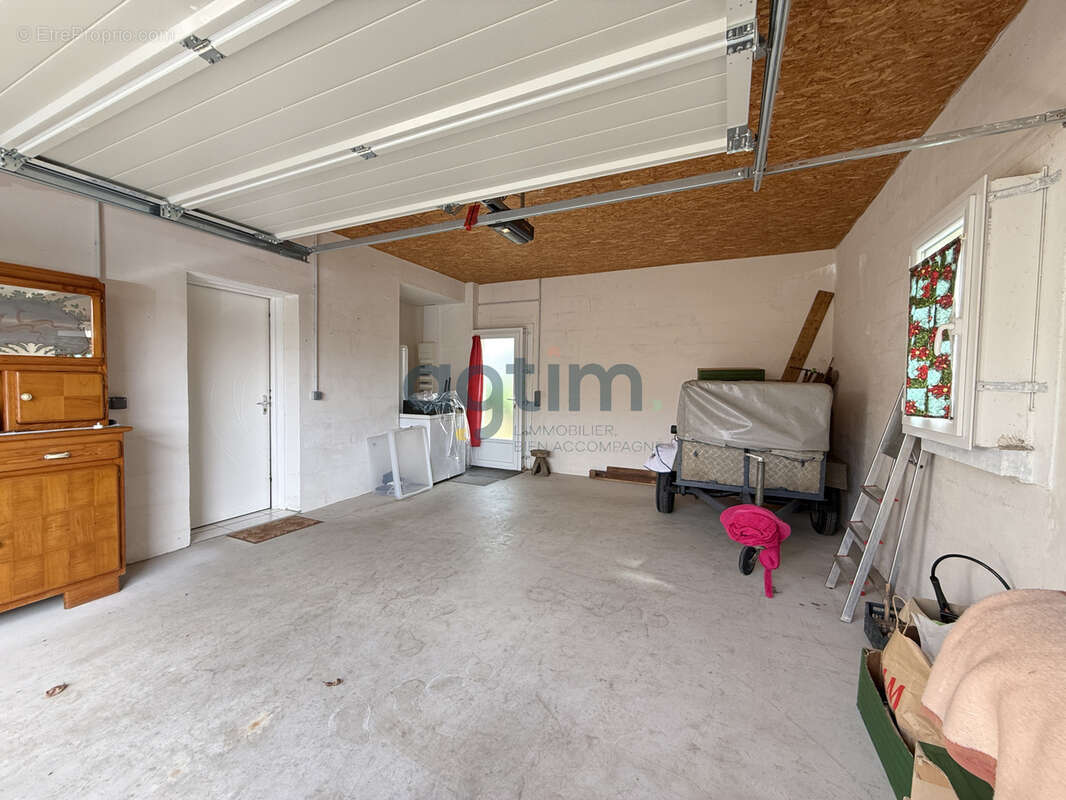 MONTAIGU, Centre, en lotissement: Maison de plain pied, 93m2 habitables, 2 chambres, garage, terrain clos - photo 22