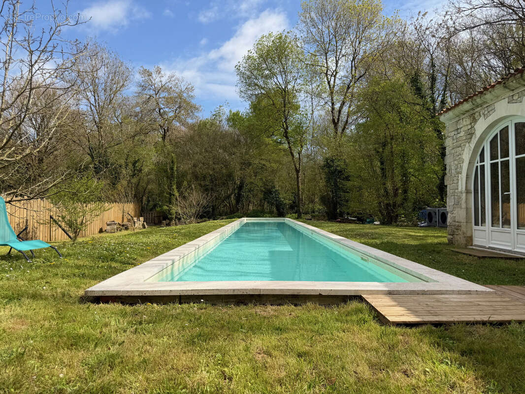 Maison à MONTROY