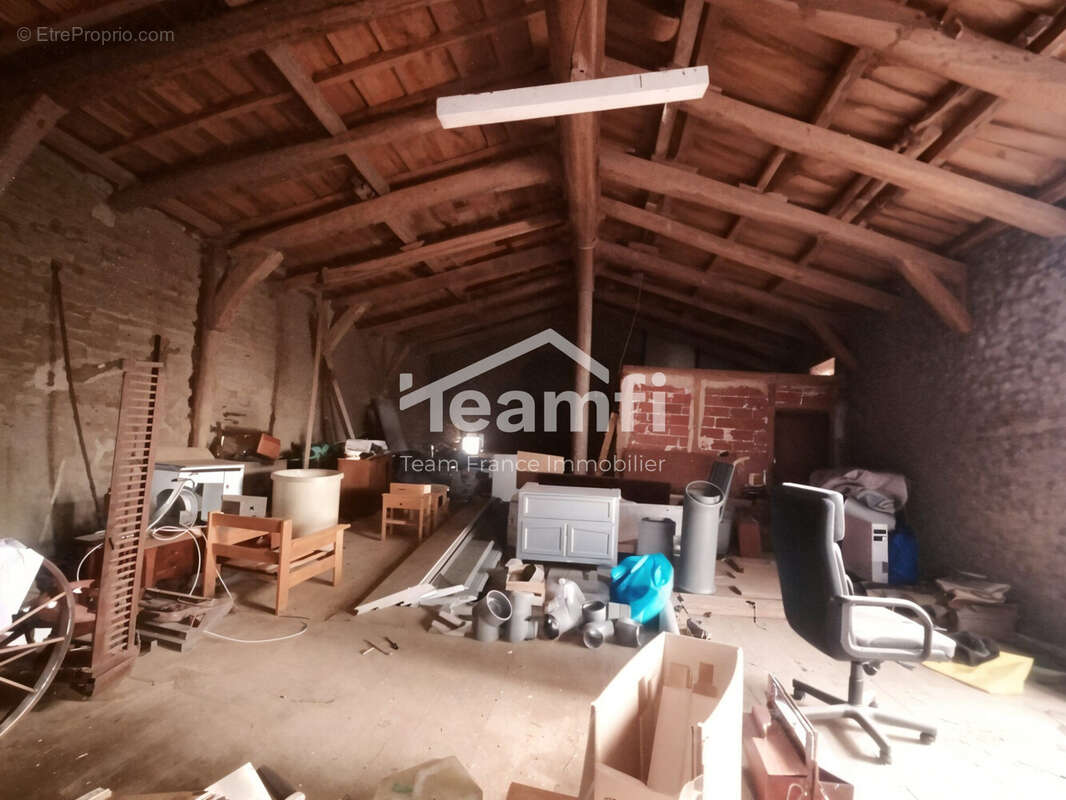 Maison 210 m² à Grazac  - photo 7