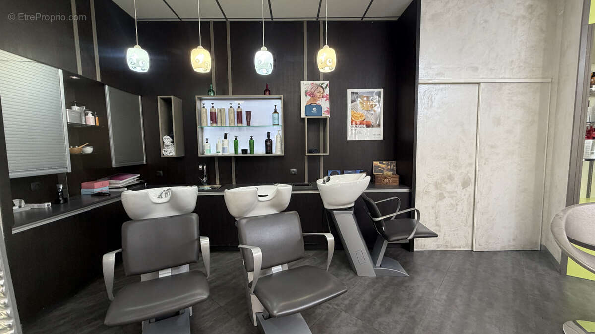 Commerce à VINON-SUR-VERDON