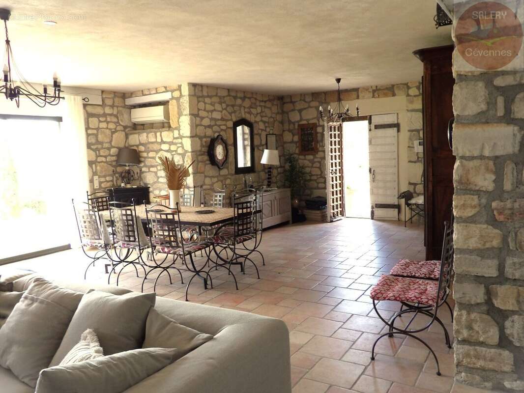 Maison à VEZENOBRES